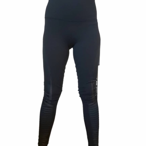 ALO Yoga Terra leggings . Back. - Picture 9 of 12